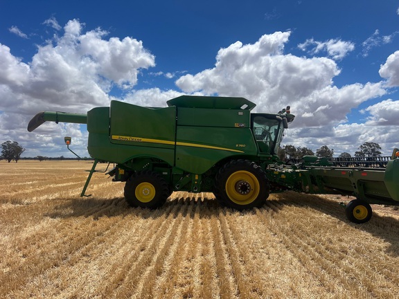 John Deere S760 image 7