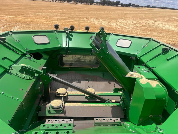 John Deere S760 image 12