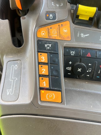 John Deere S760 image 11