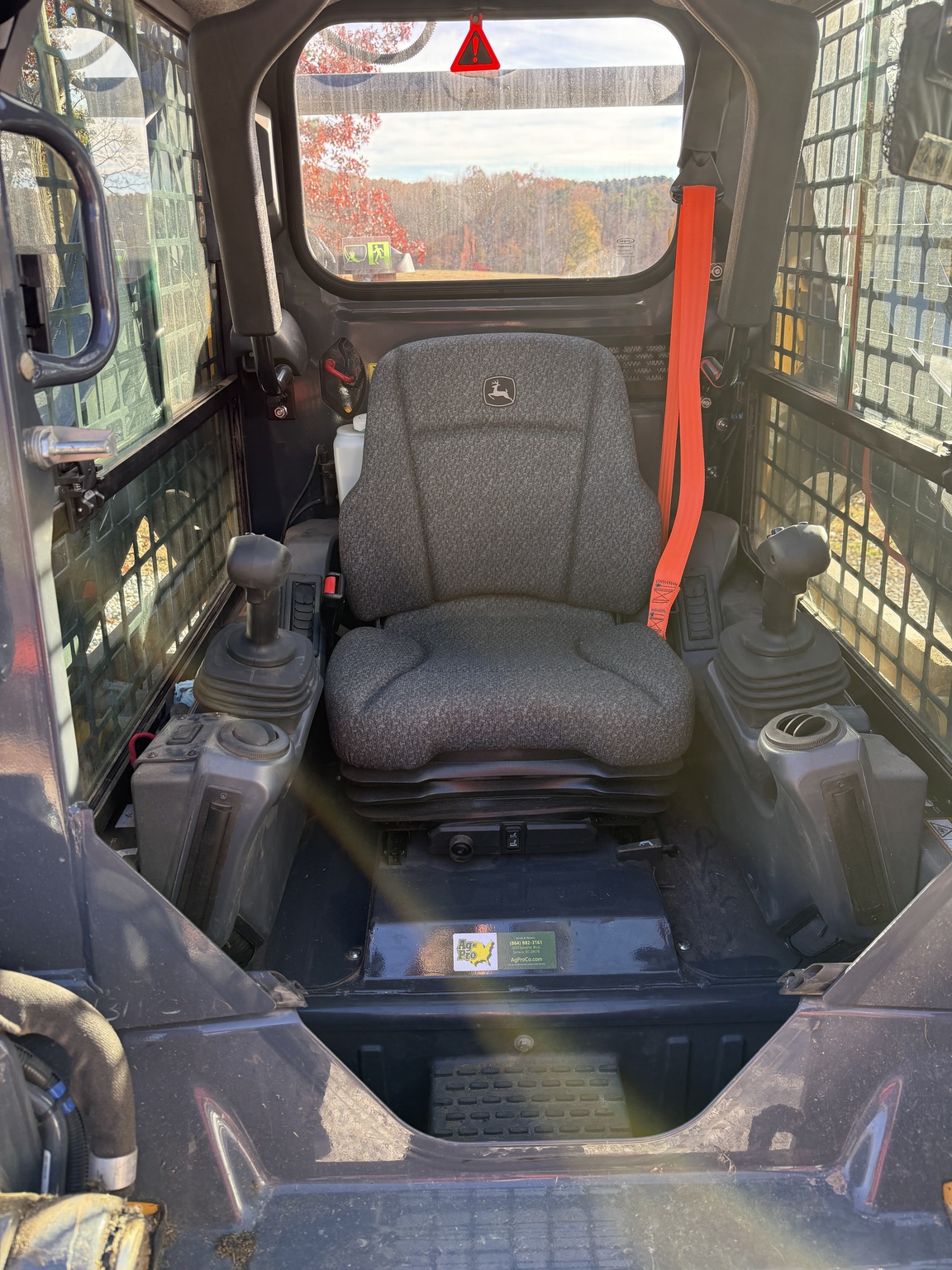 2023 John Deere 317G Image 3