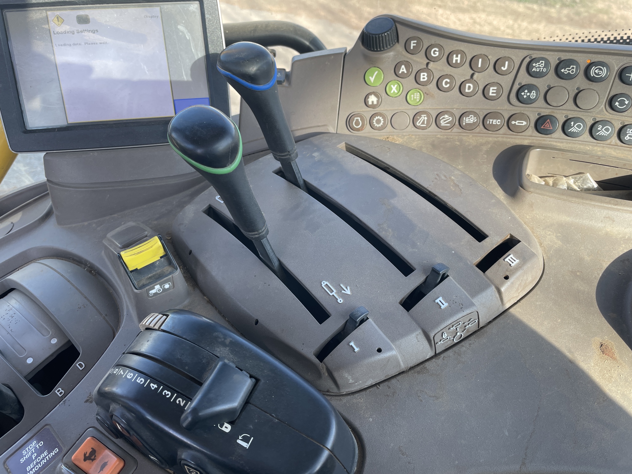 2014 John Deere 6115R Image 19