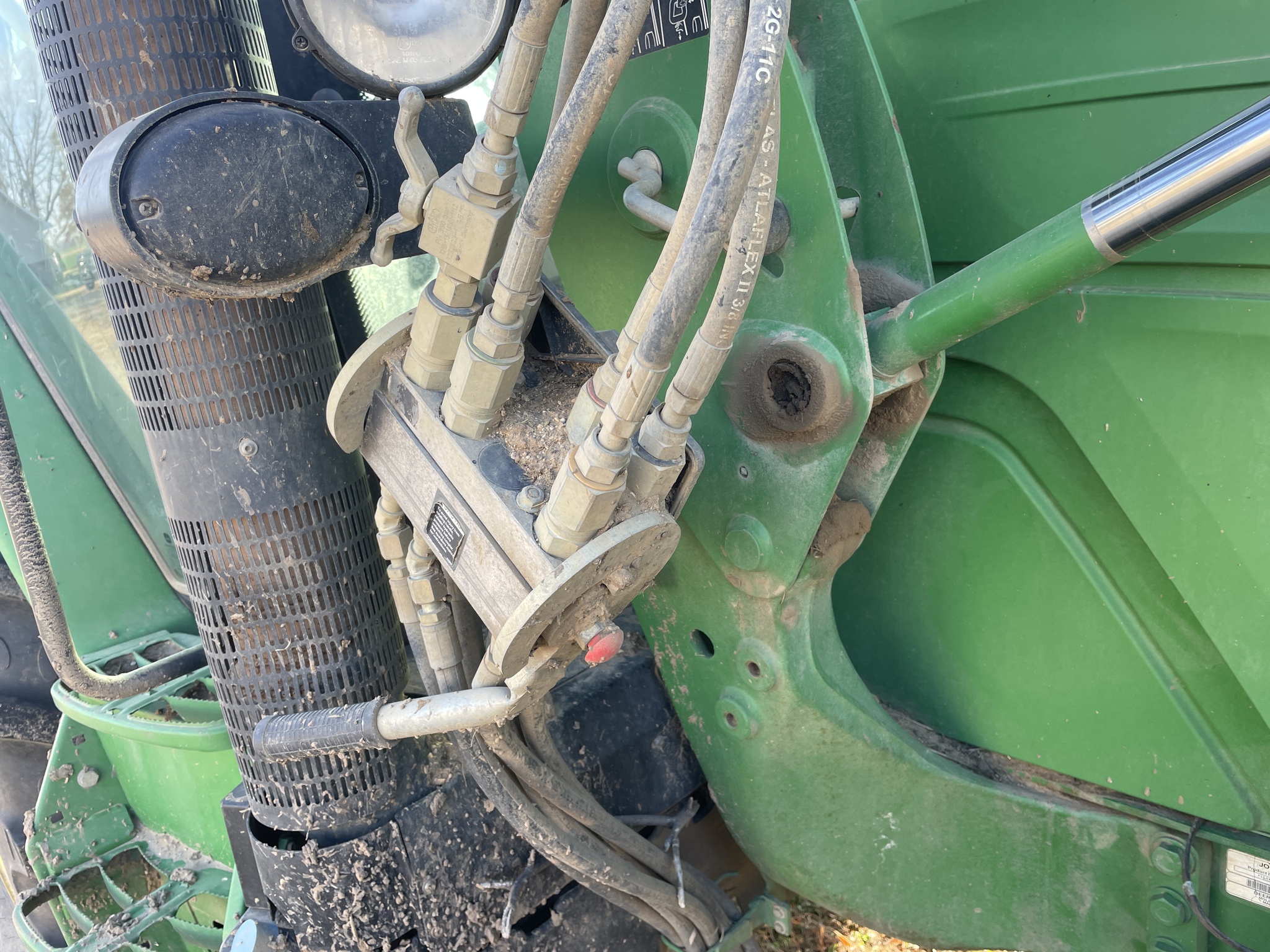 2014 John Deere 6115R Image 22