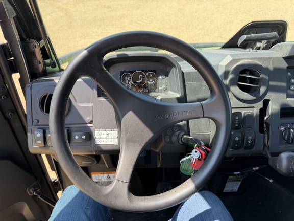 2025 John Deere XUV 845M - Photo22