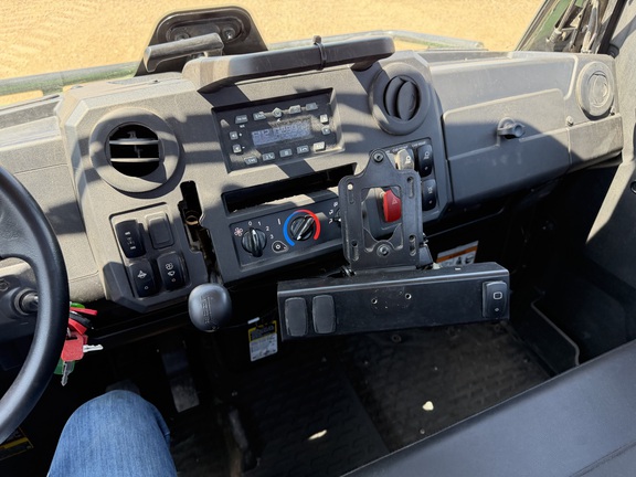 2025 John Deere XUV 845M - Photo23