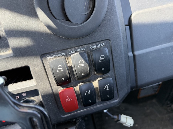 2025 John Deere XUV 845M - Photo24