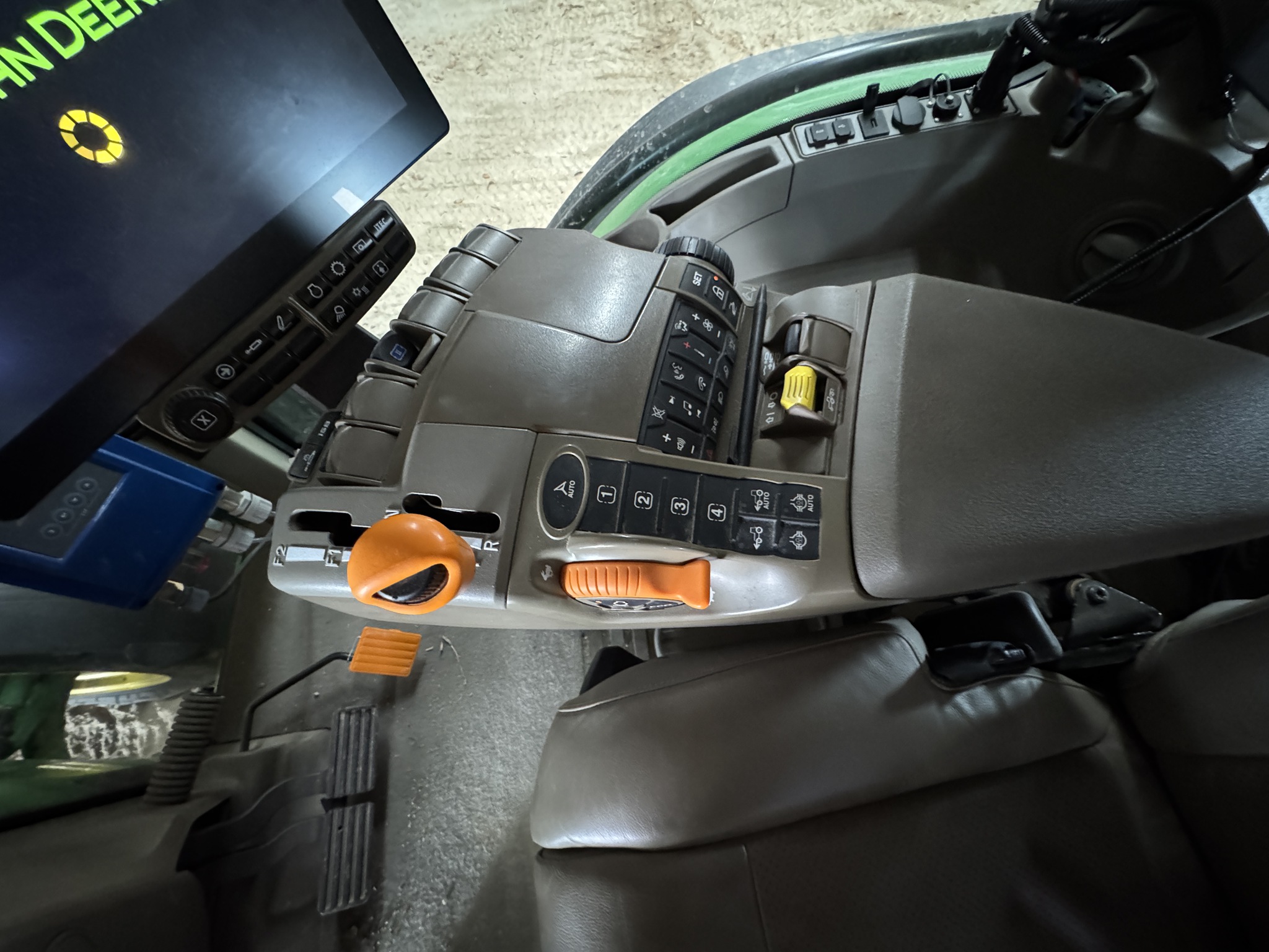 2024 John Deere 8R 340 Image 25