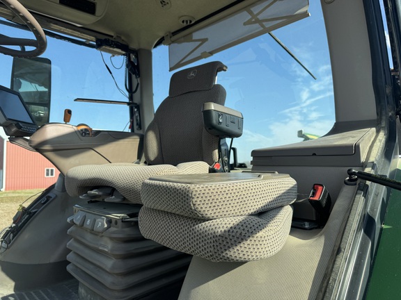 Photo of 2019 John Deere 8320R