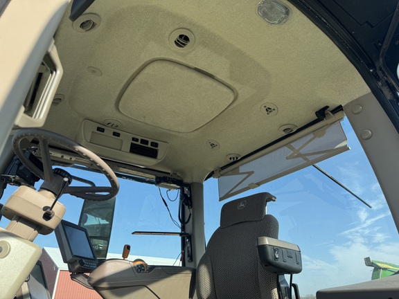 Photo of 2019 John Deere 8320R