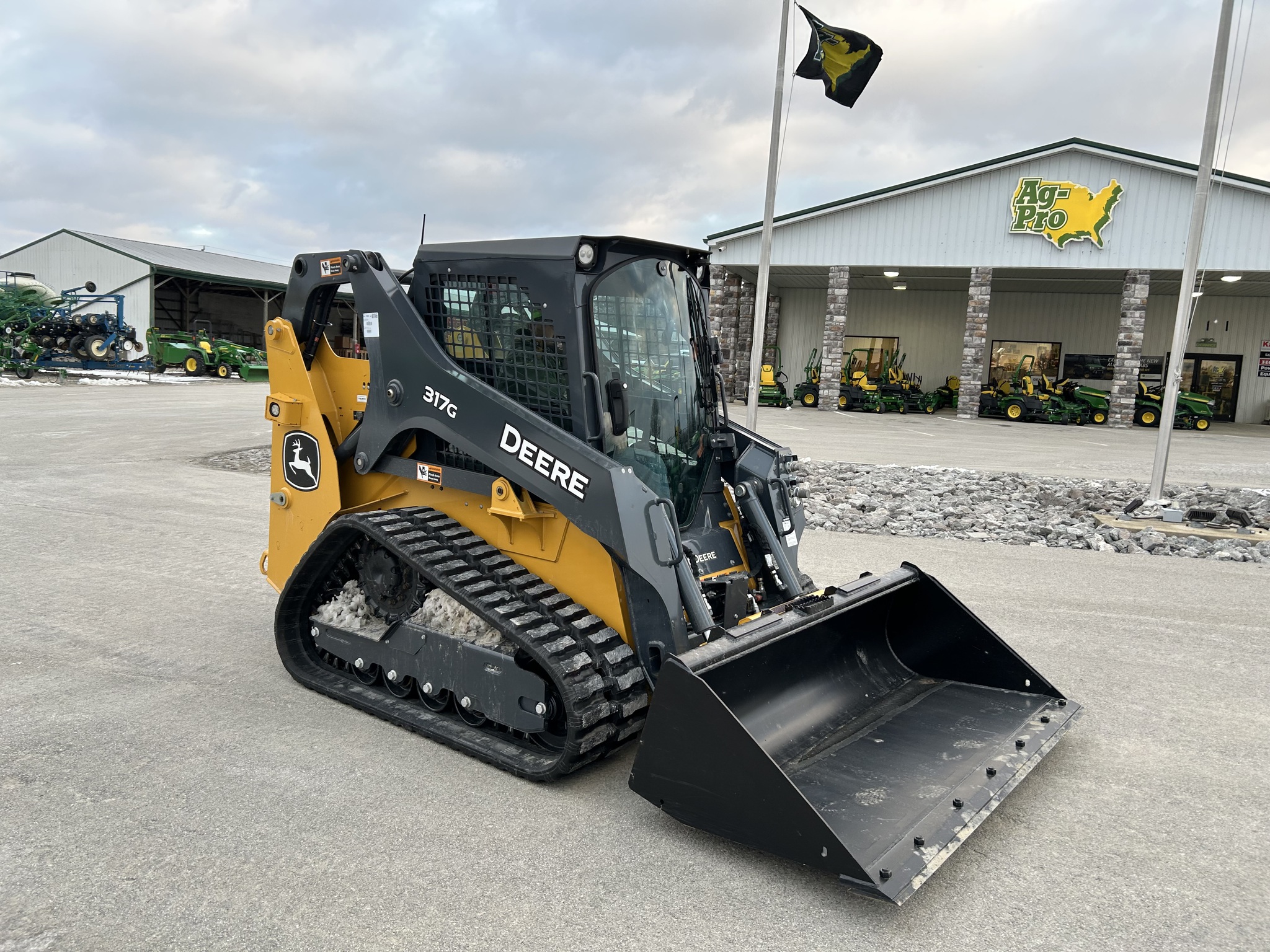 2024 John Deere 317G Image 2