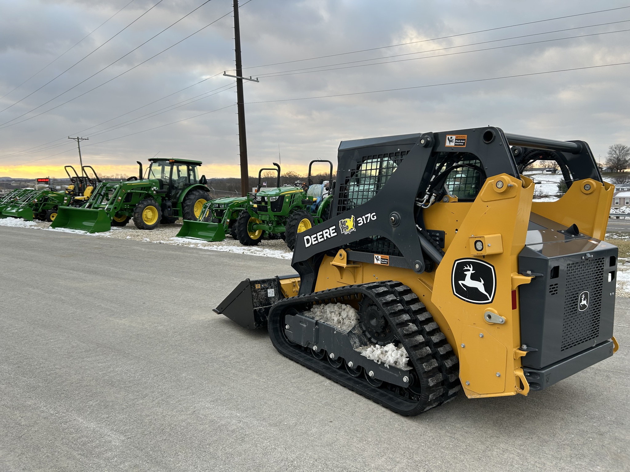 2024 John Deere 317G Image 3