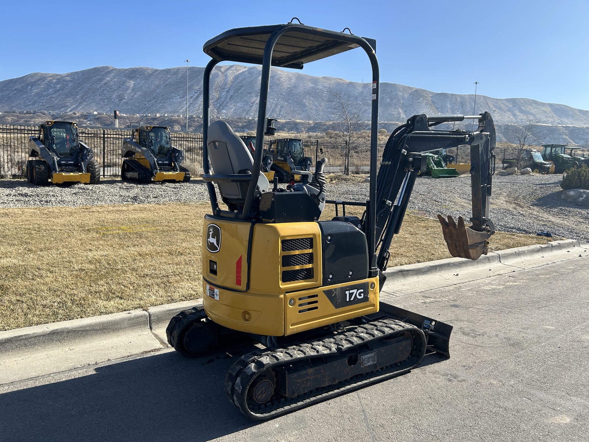 2021 John Deere 17G Image 4