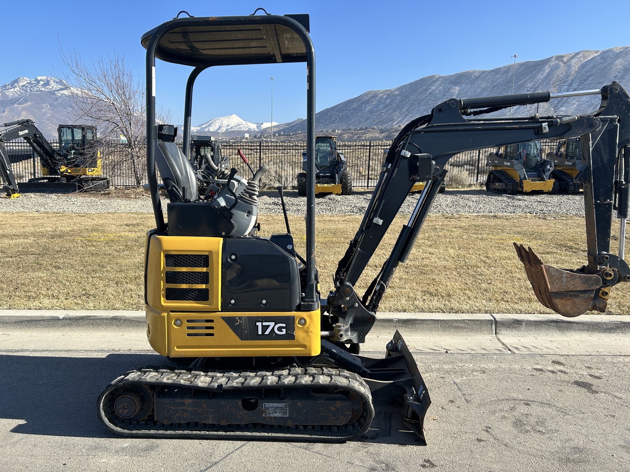 2021 John Deere 17G Image 5