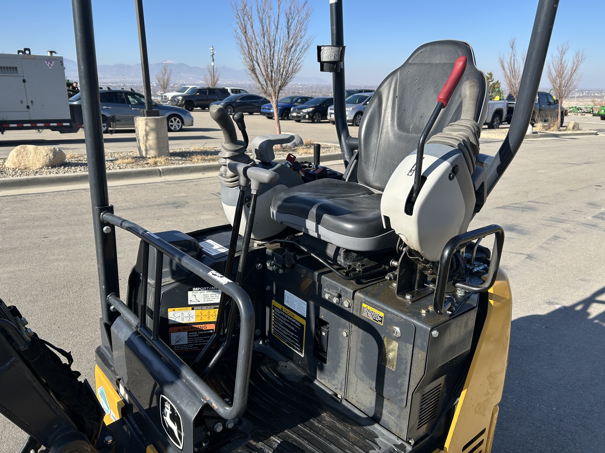 2021 John Deere 17G Image 8