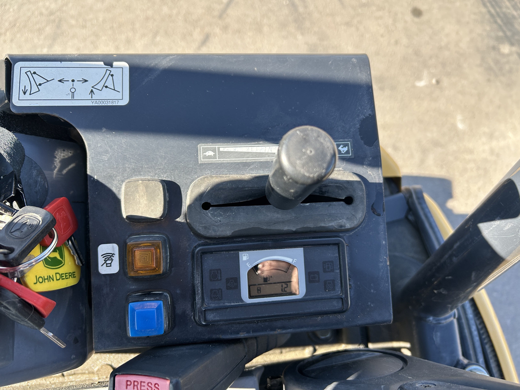 2021 John Deere 17G Image 9