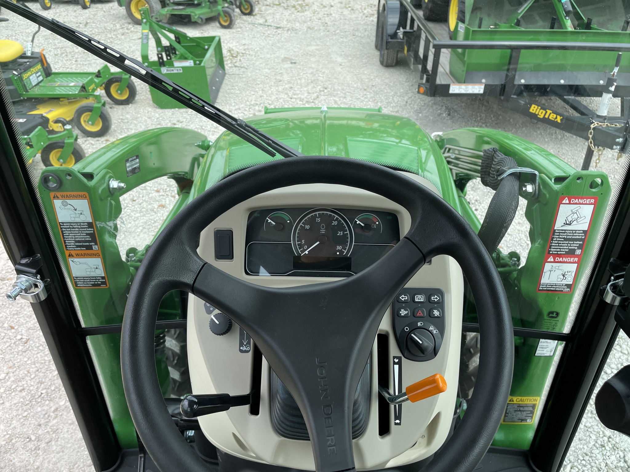 2026 John Deere 3033R Image 5