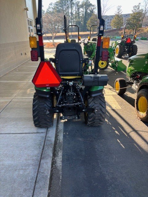 John Deere 1025R Image 5