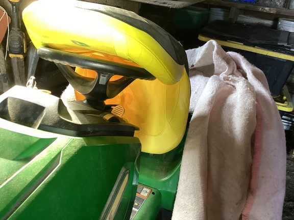 2023 John Deere X590 - Photo4