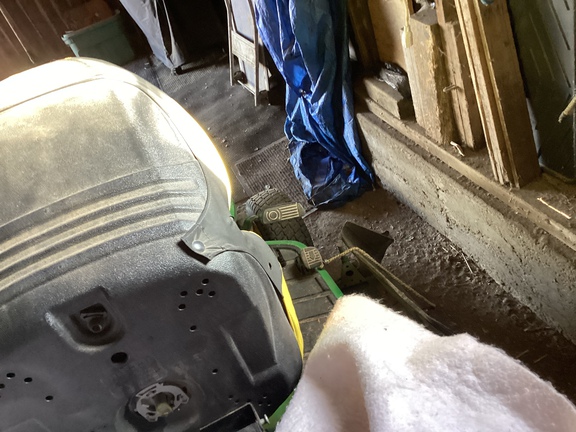 2023 John Deere X590 - Photo2