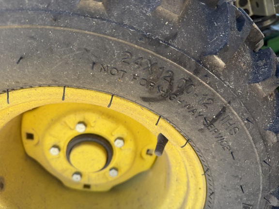 2023 John Deere X590 - Photo12