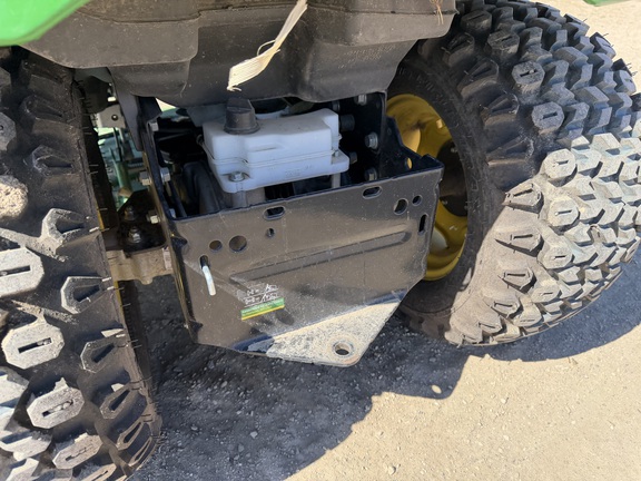 2023 John Deere X590 - Photo15