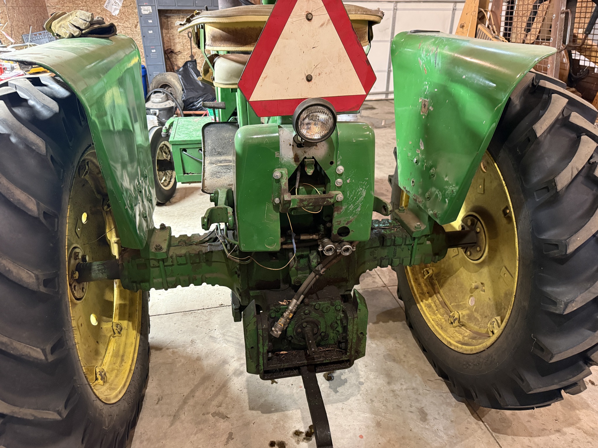 John Deere 3010 Image 4