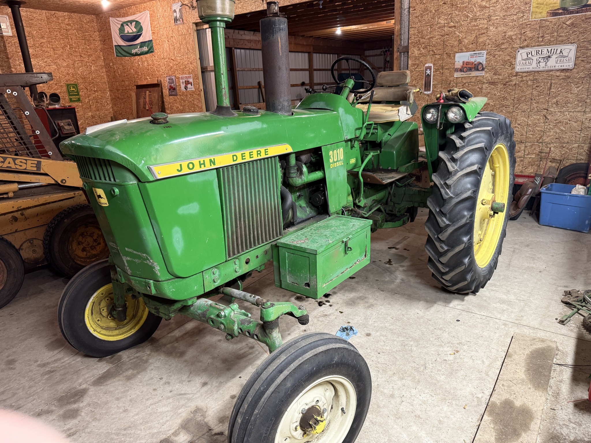 John Deere 3010 Image 1