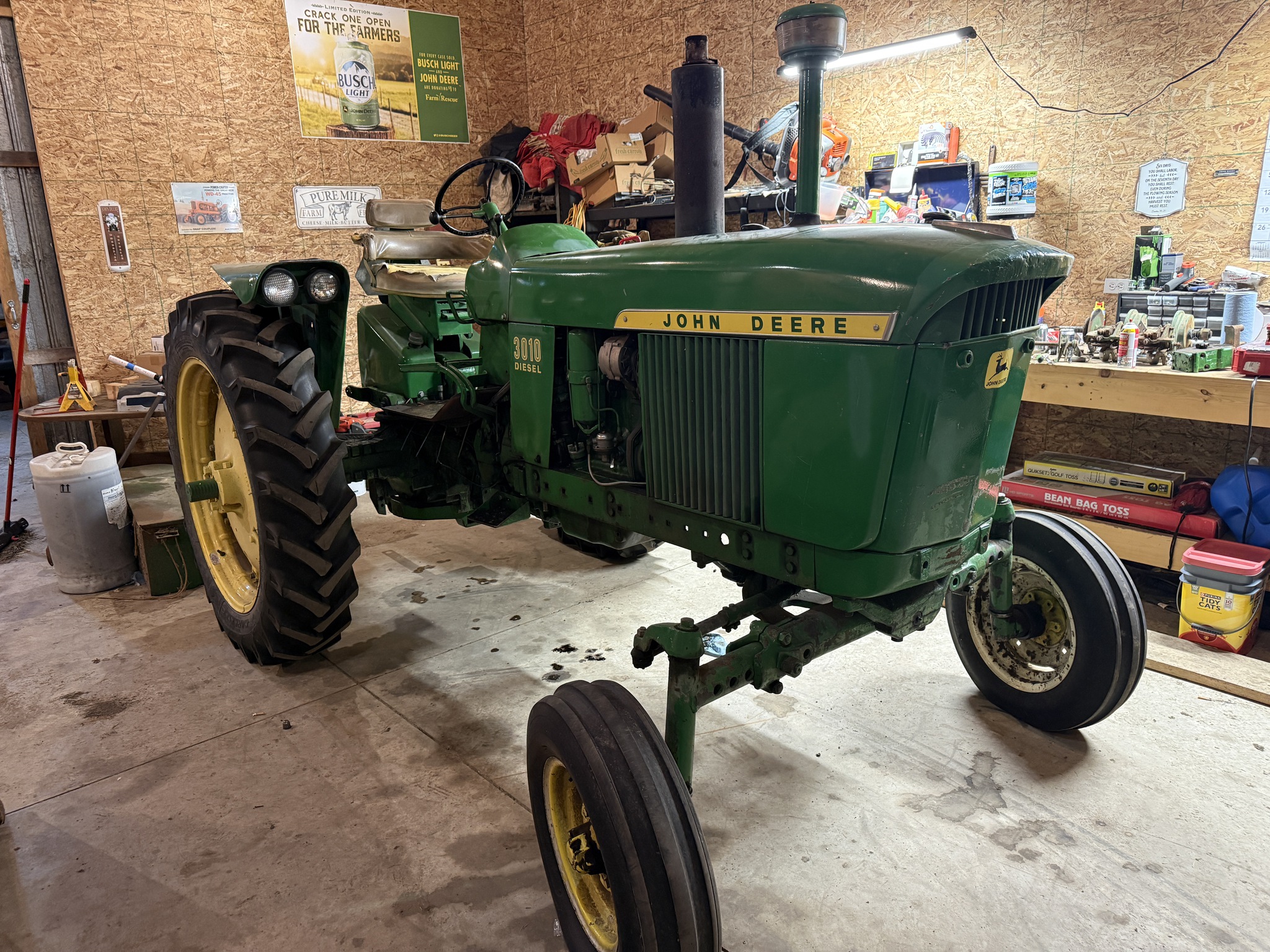 John Deere 3010 Image 2