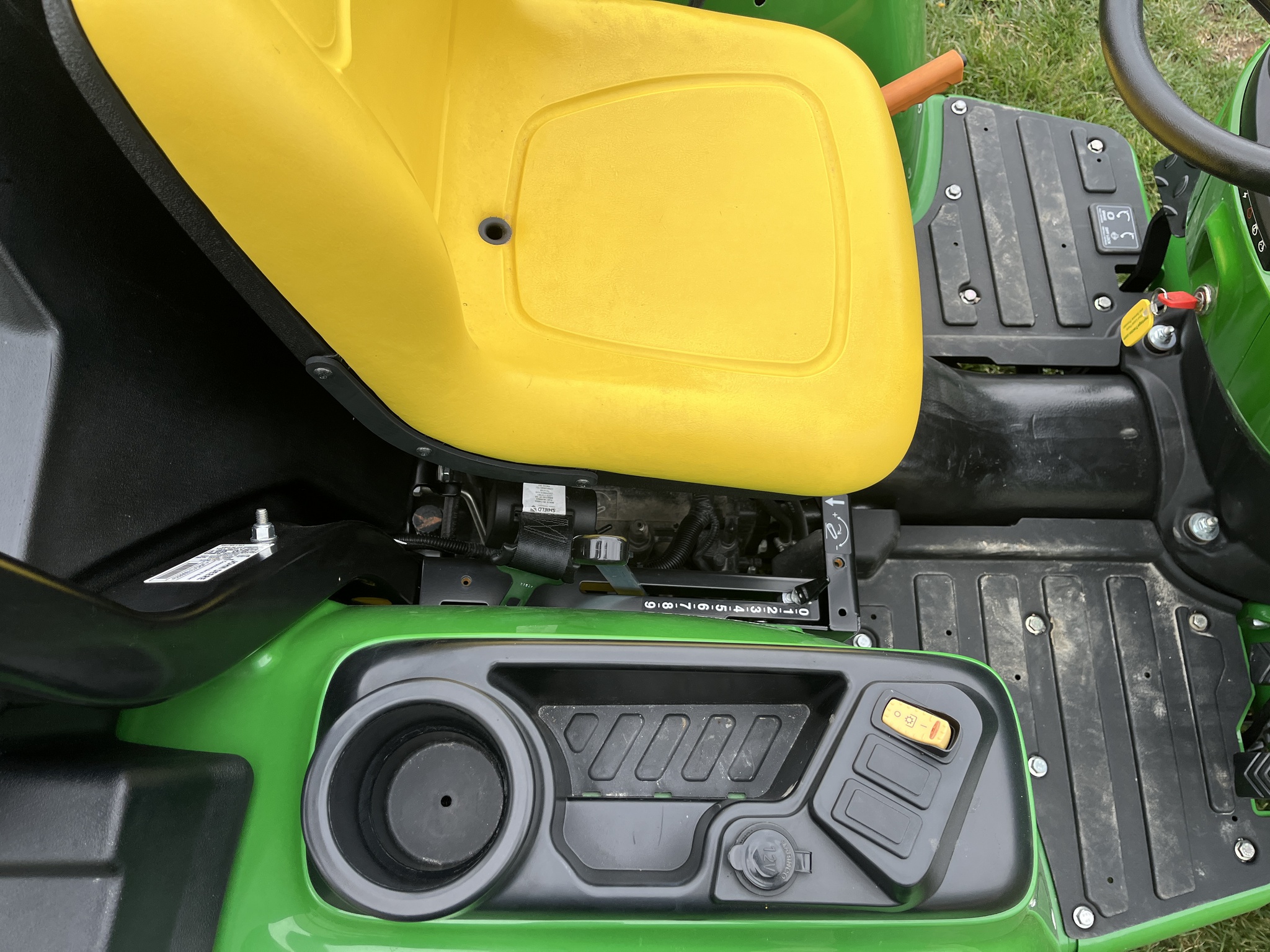  2025 John Deere 3038E at Heritage Tractor in Adrian, MO