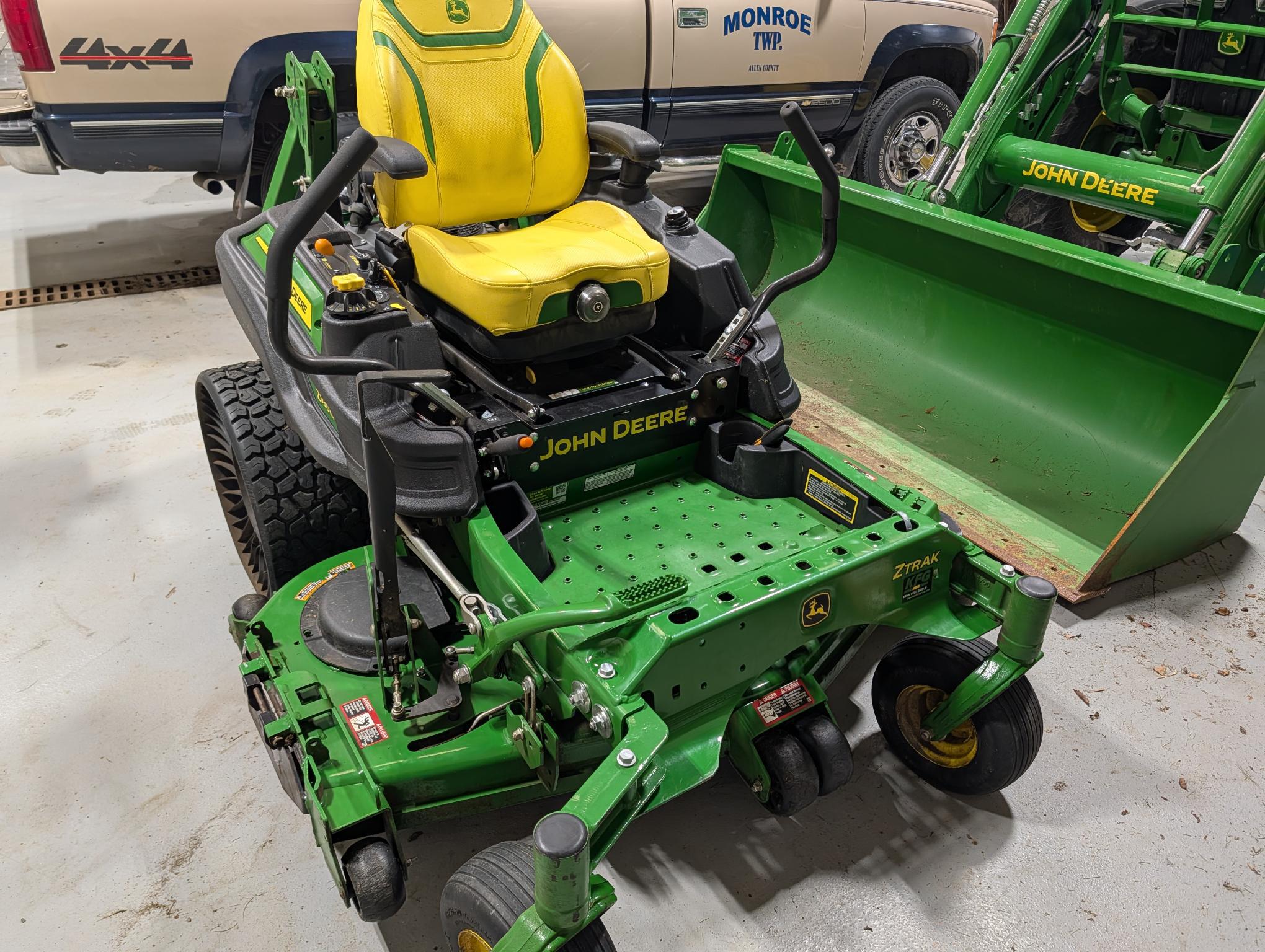 2023 John Deere Z930M Image 1