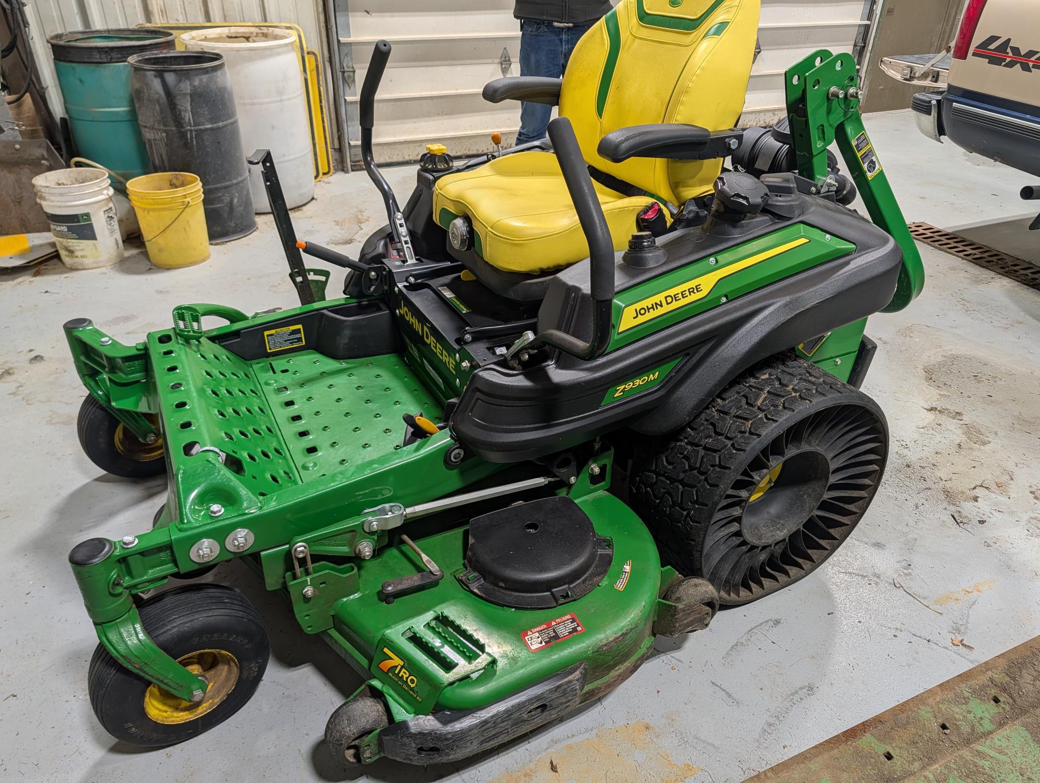 2023 John Deere Z930M Image 2