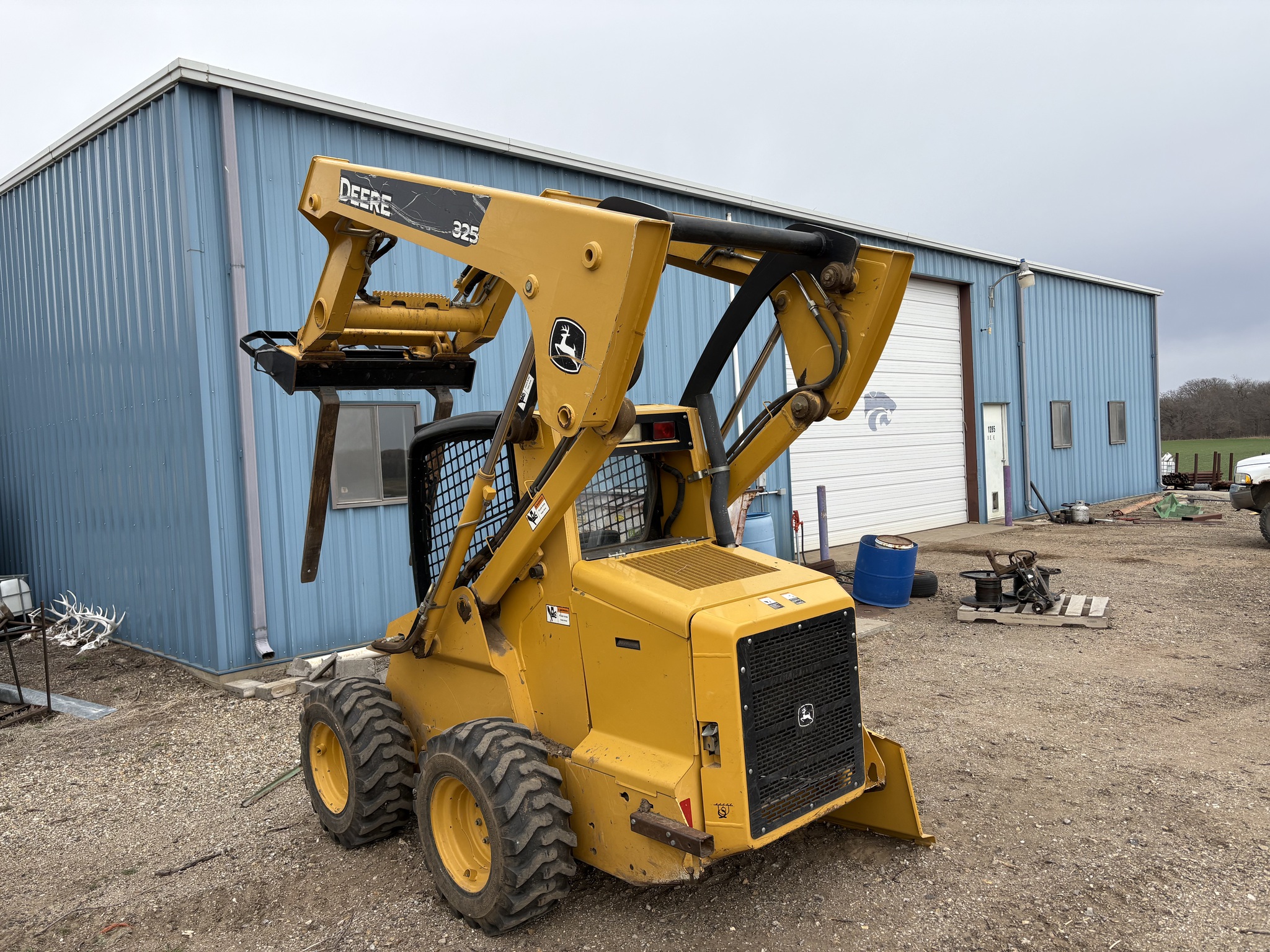 2008 John Deere 325 Image 1