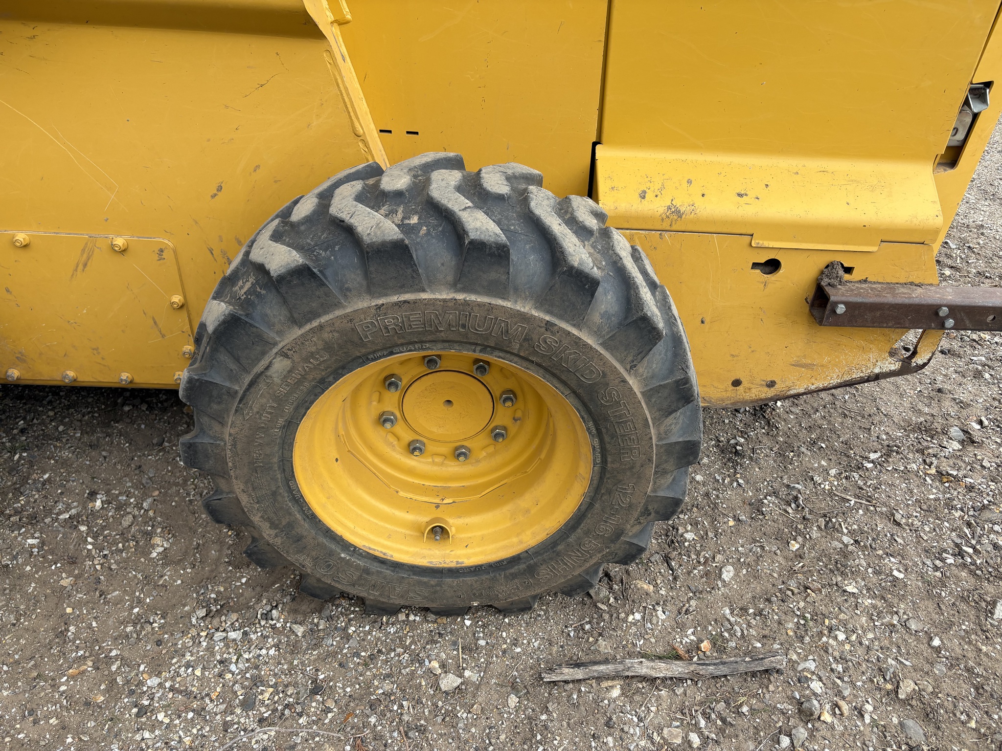 2008 John Deere 325 Image 15