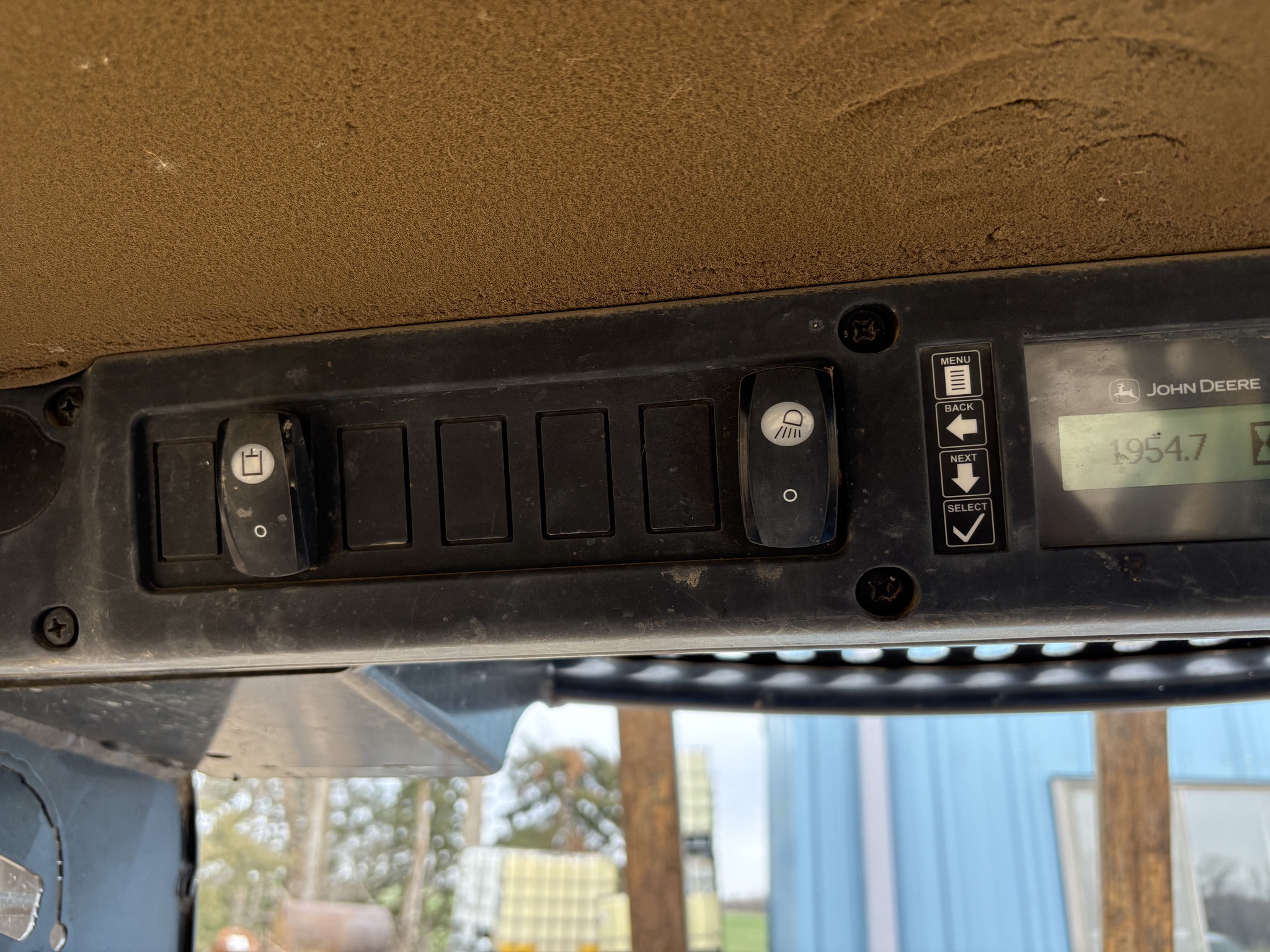 2008 John Deere 325 Image 10