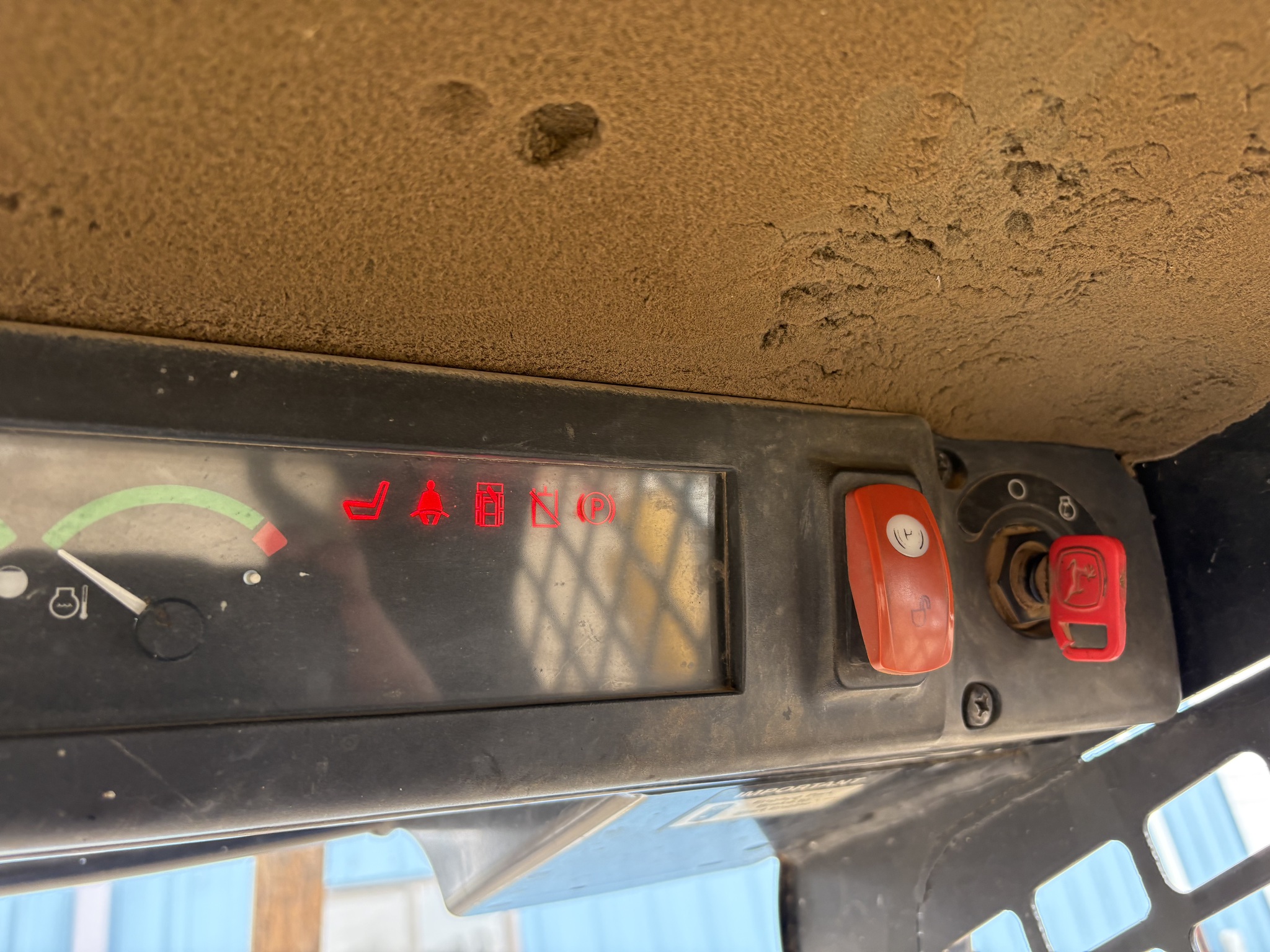 2008 John Deere 325 Image 5