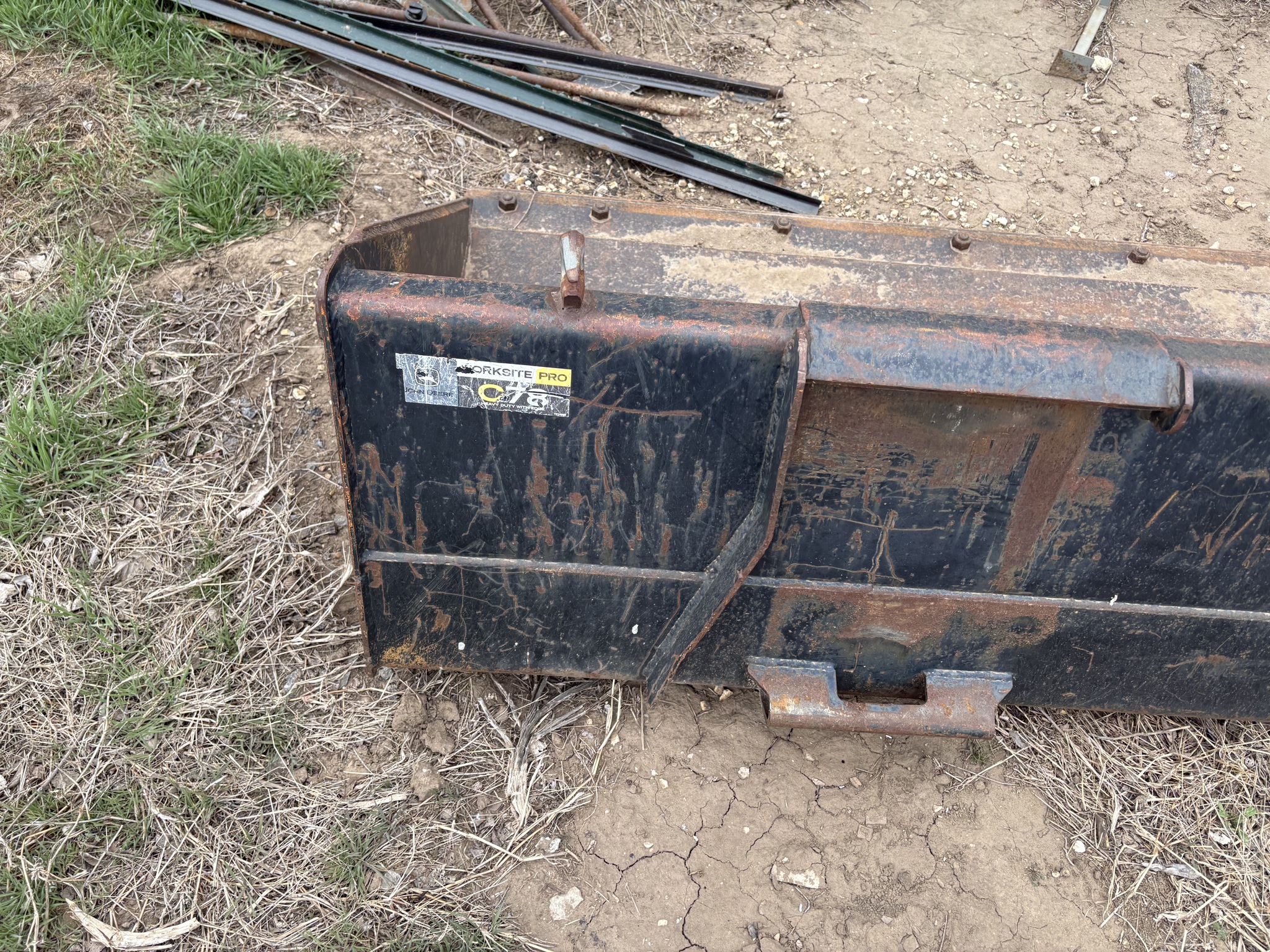 2008 John Deere 325 Image 6