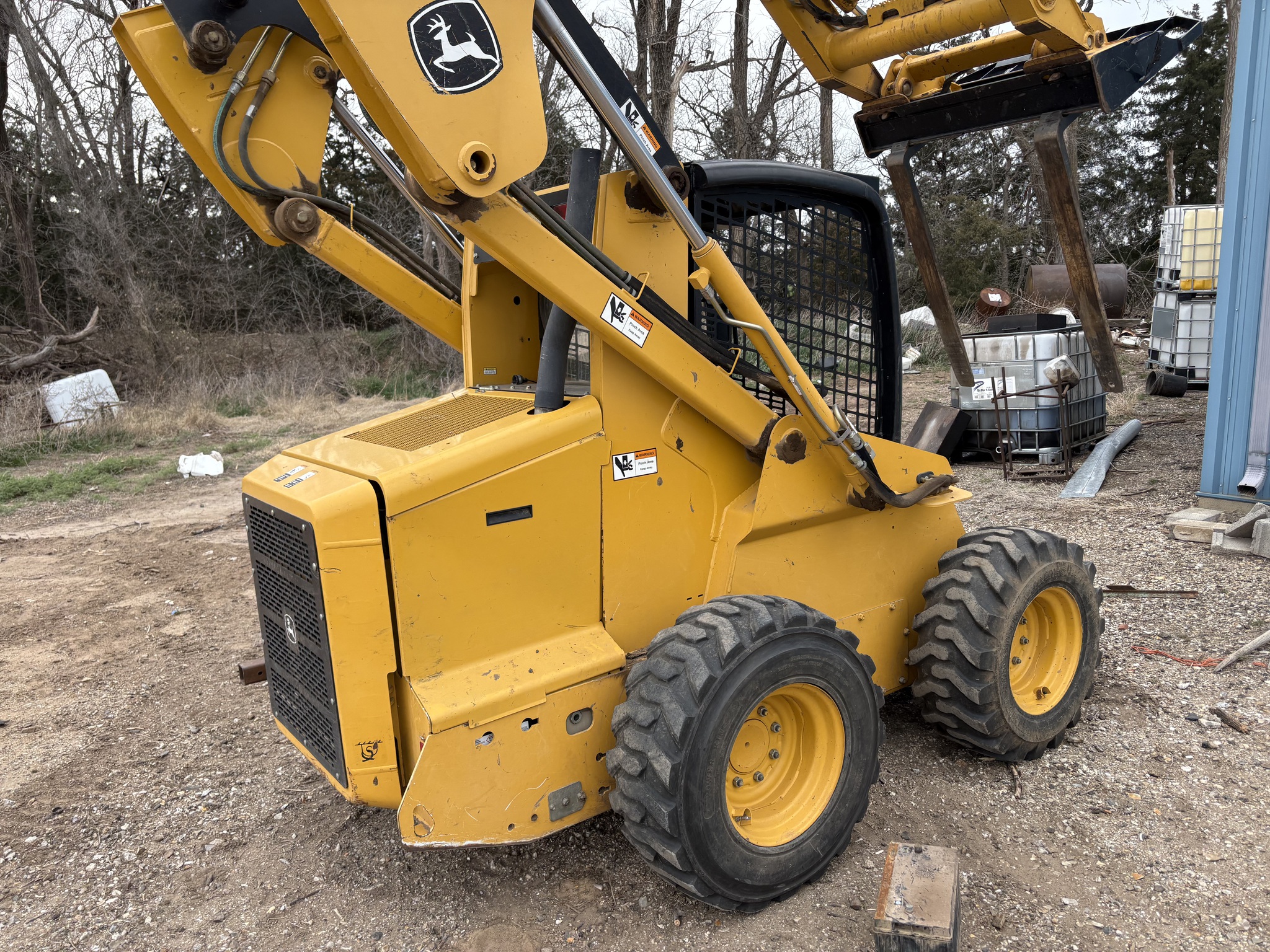 2008 John Deere 325 Image 4