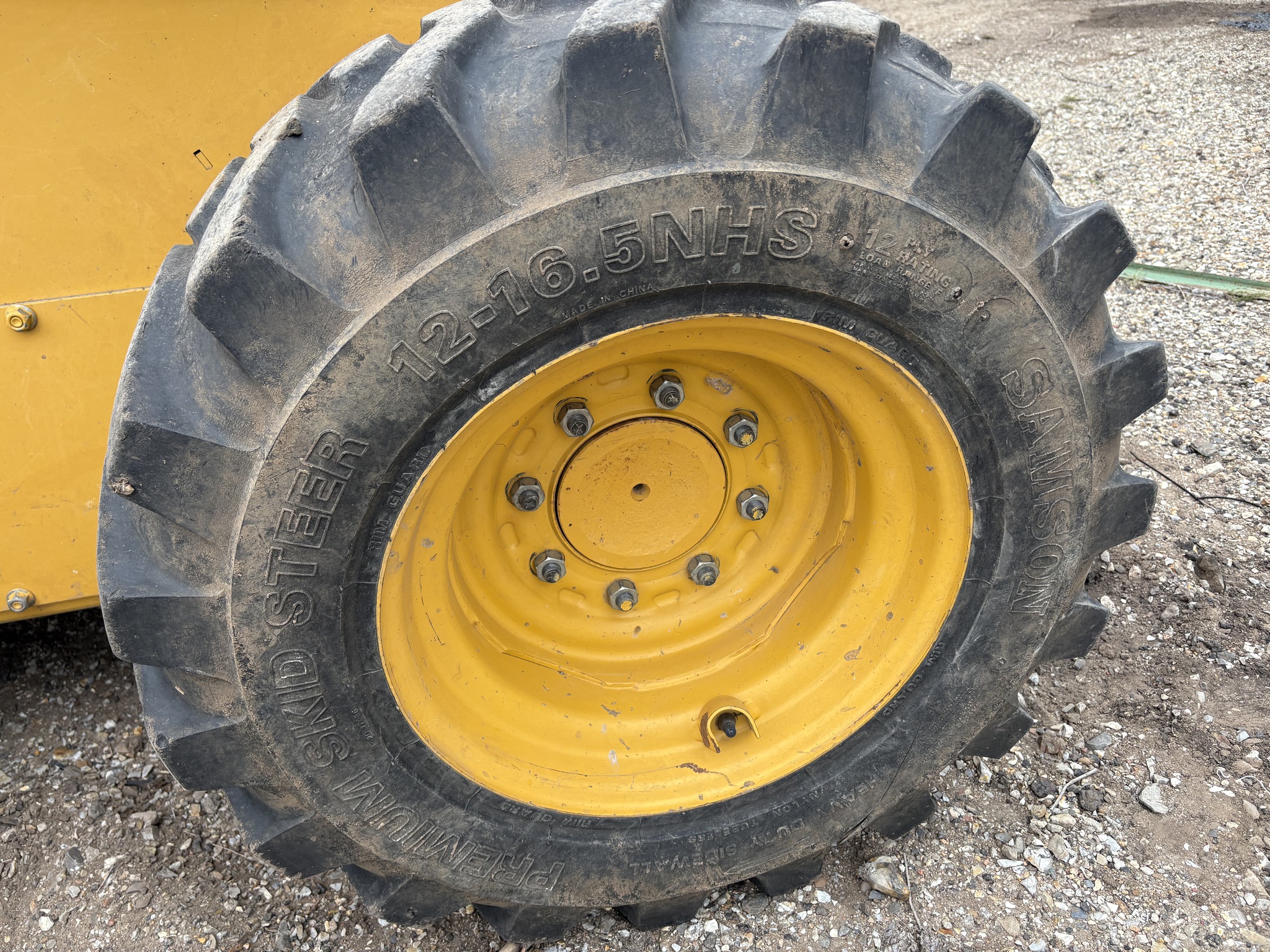 2008 John Deere 325 Image 3