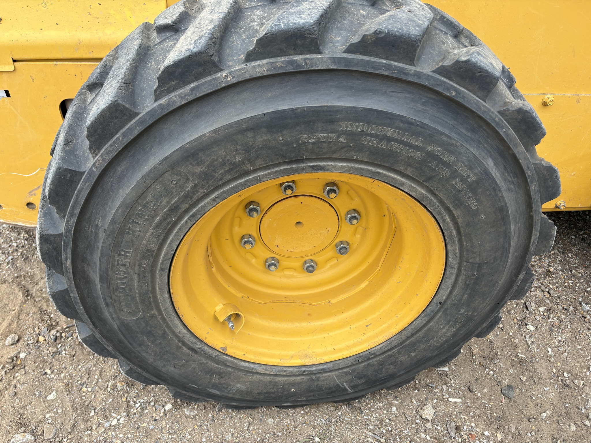 2008 John Deere 325 Image 2