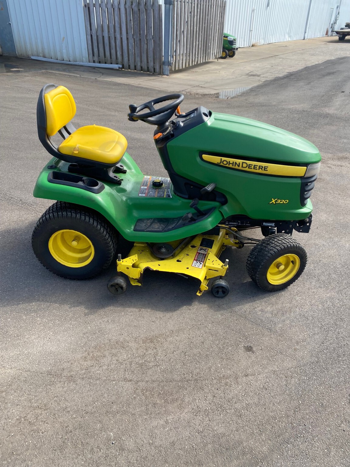 2009 John Deere X320 Image 5