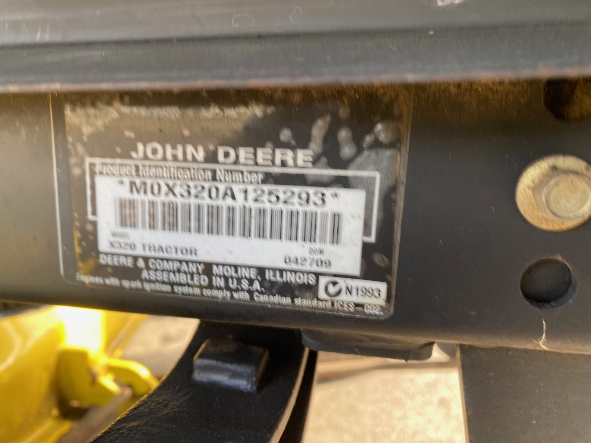 2009 John Deere X320 Image 7