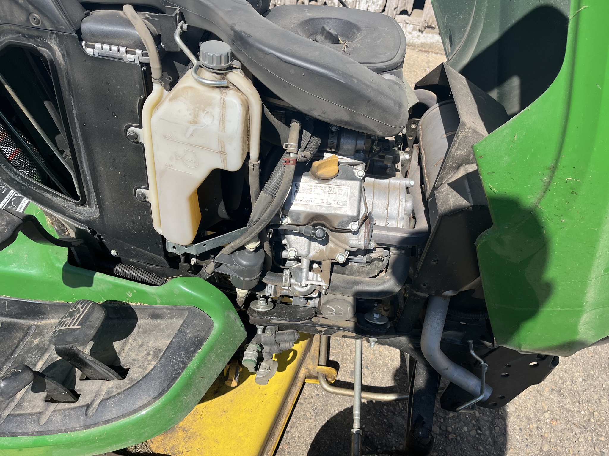  2022 John Deere X730 at Heritage Tractor in Princeton, IL