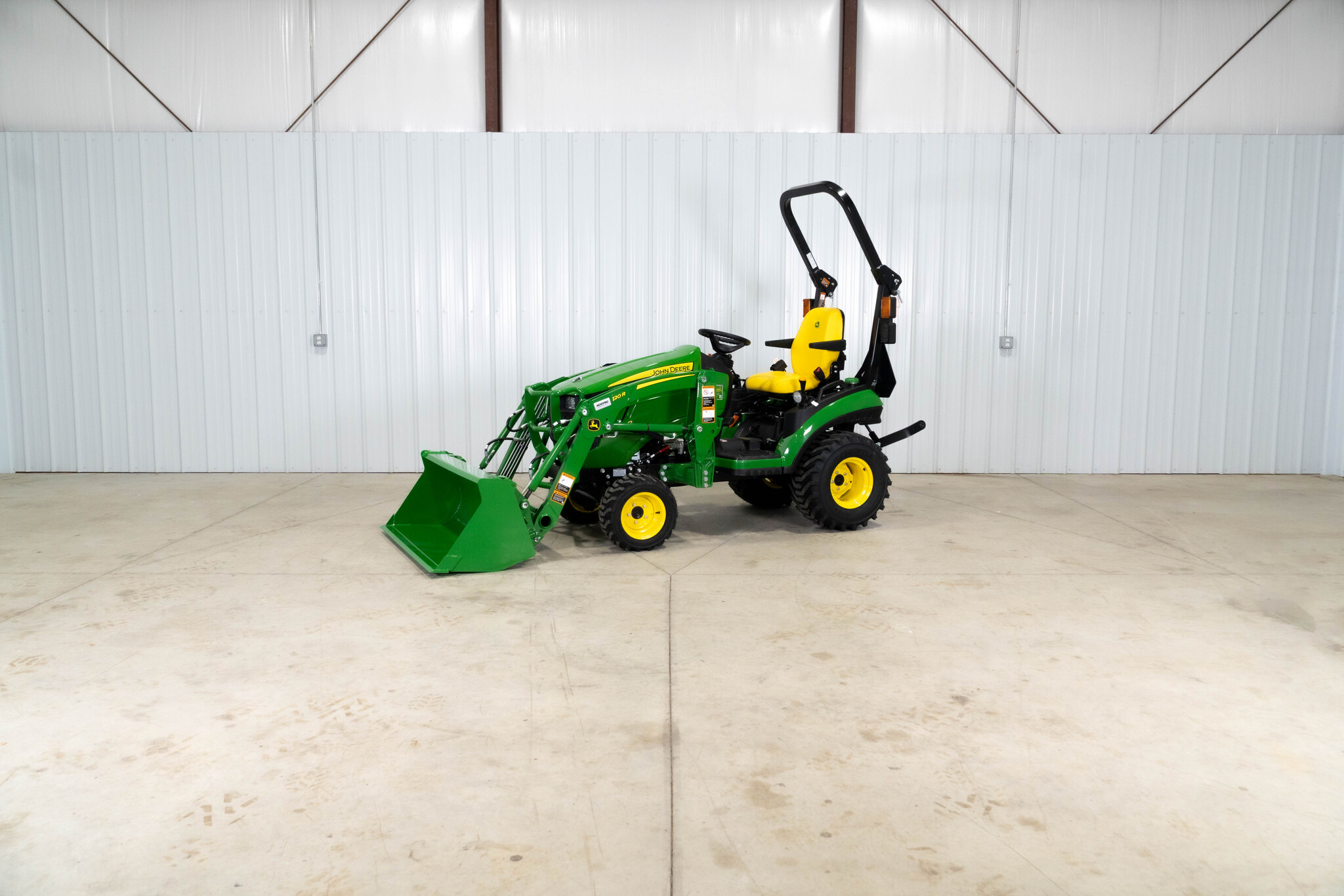 New In-Stock 2026 John Deere 1025R Compact Utility Tractors at Koenig Equipment in Oxford, OH - PhotoXL4