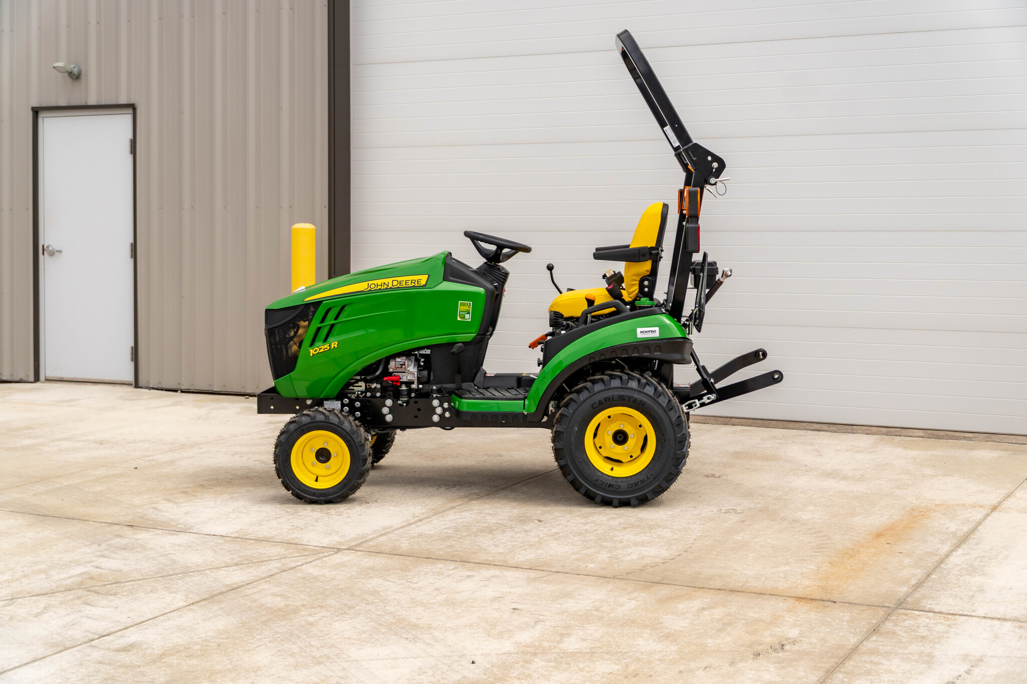 New In-Stock 2026 John Deere 1025R Compact Utility Tractors at Koenig Equipment in Urbana, OH - PhotoXL4