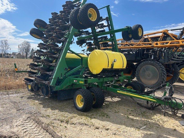 2006 John Deere 1990 Air Drills and Seeders