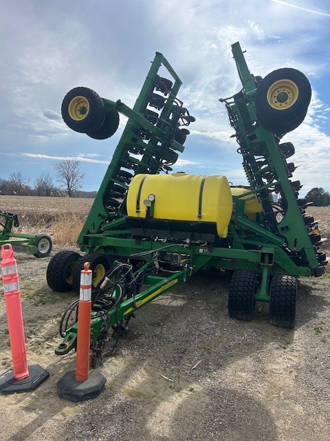 2006 John Deere 1990 Air Drills and Seeders
