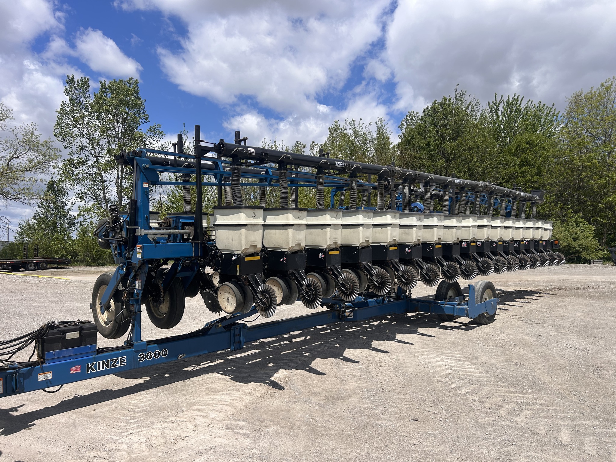 Kinze 3600 Image 6