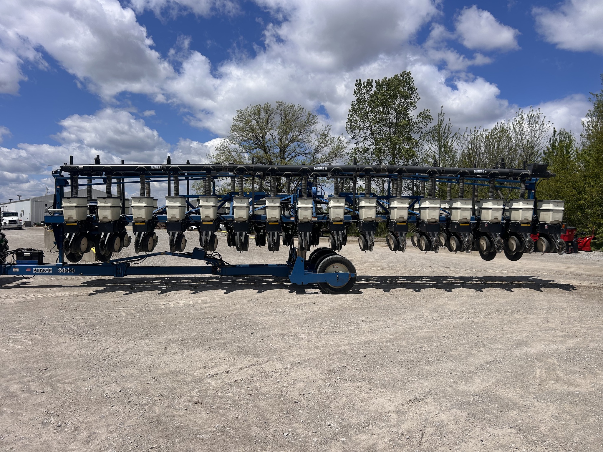 Kinze 3600 Image 2