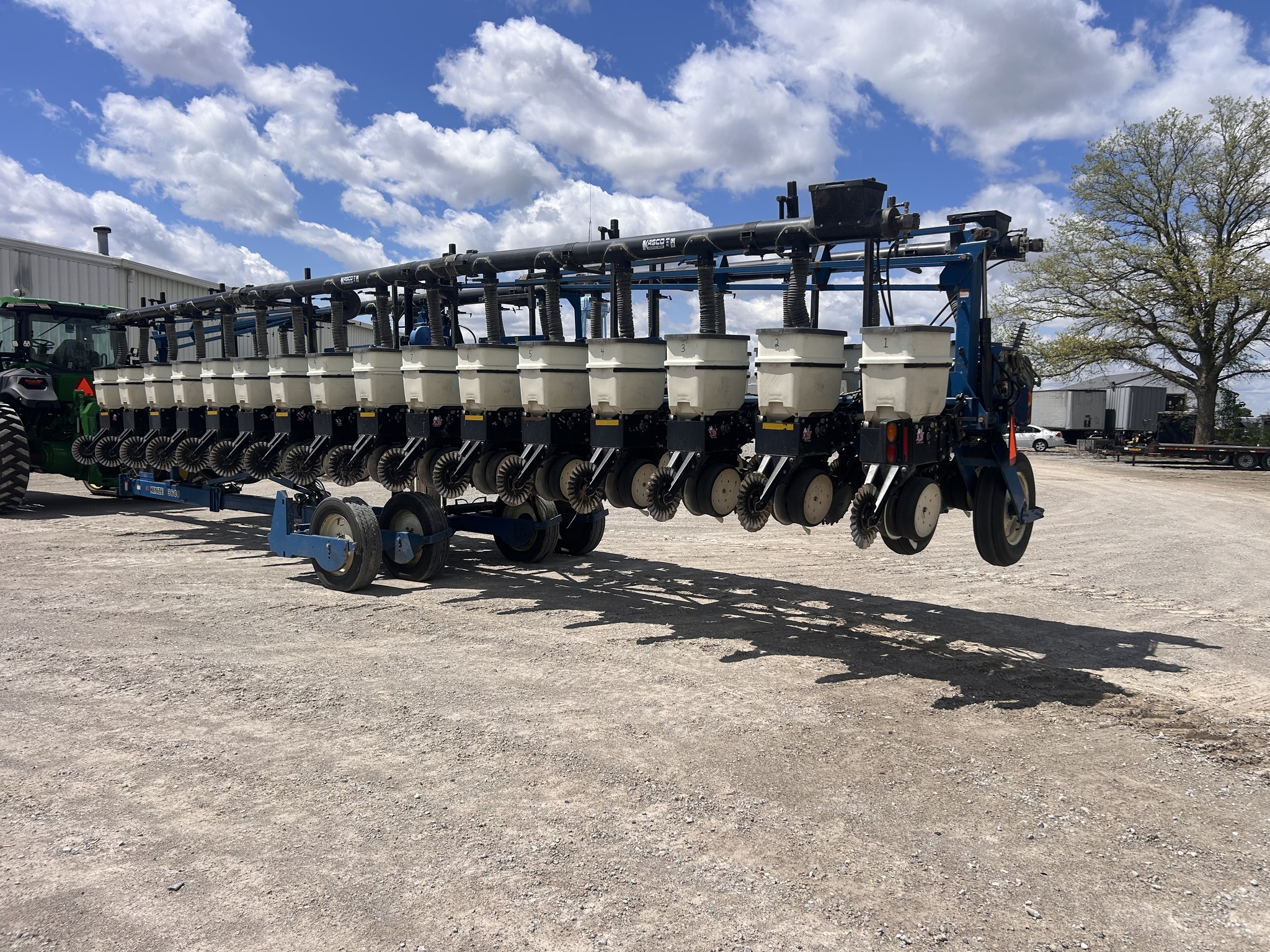 Kinze 3600 Image 3
