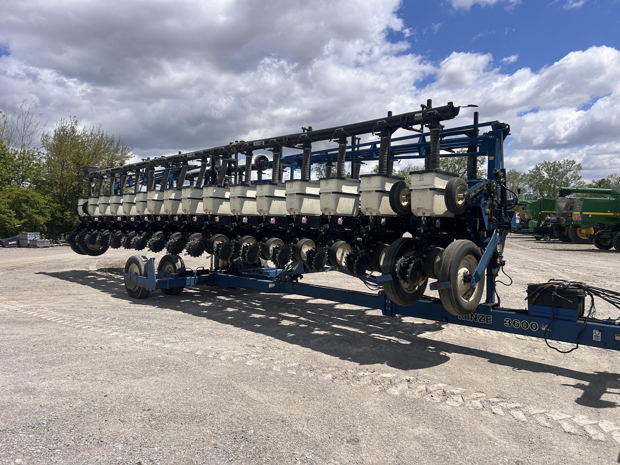 Kinze 3600 Image 4