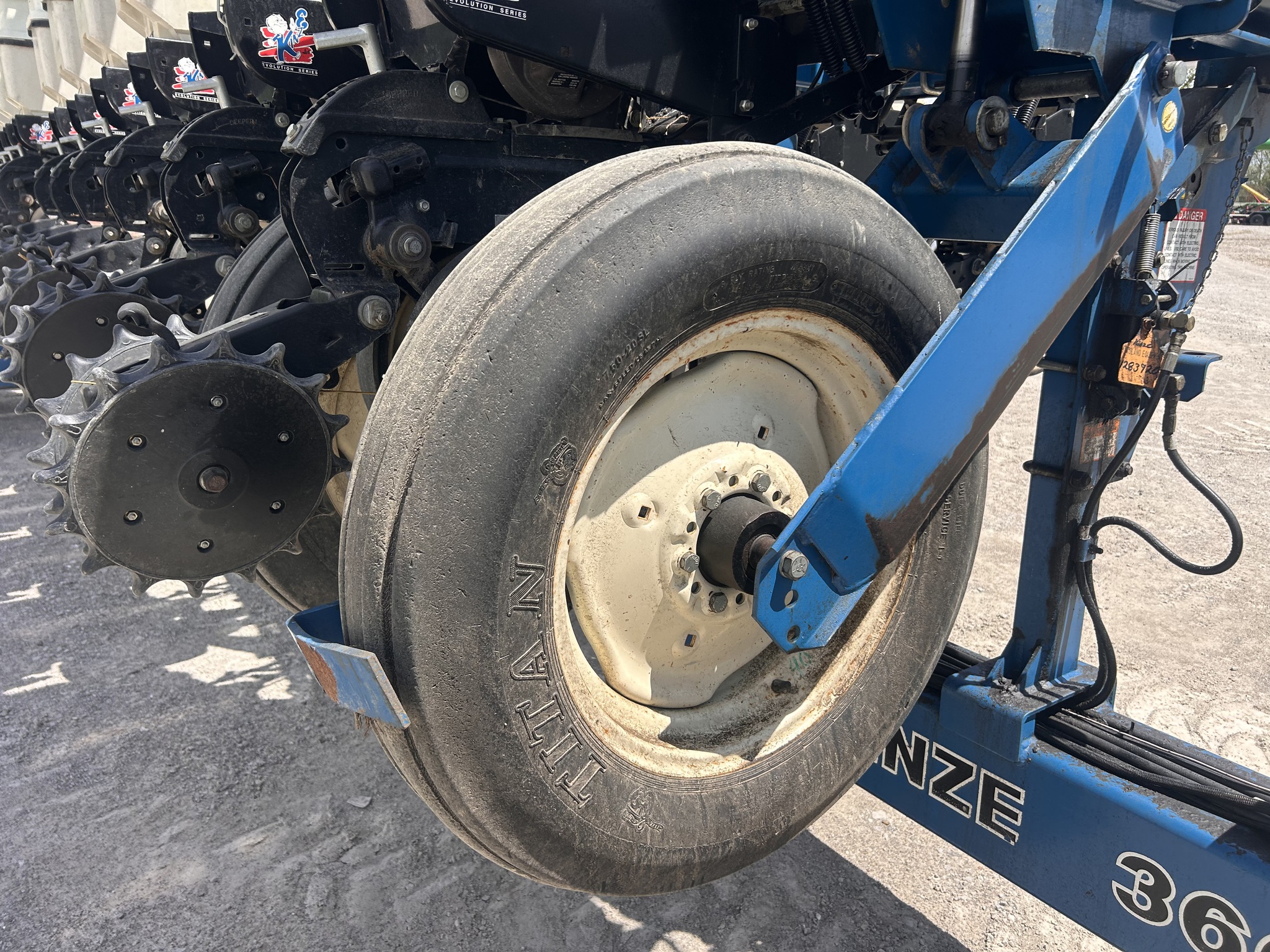 Kinze 3600 Image 13